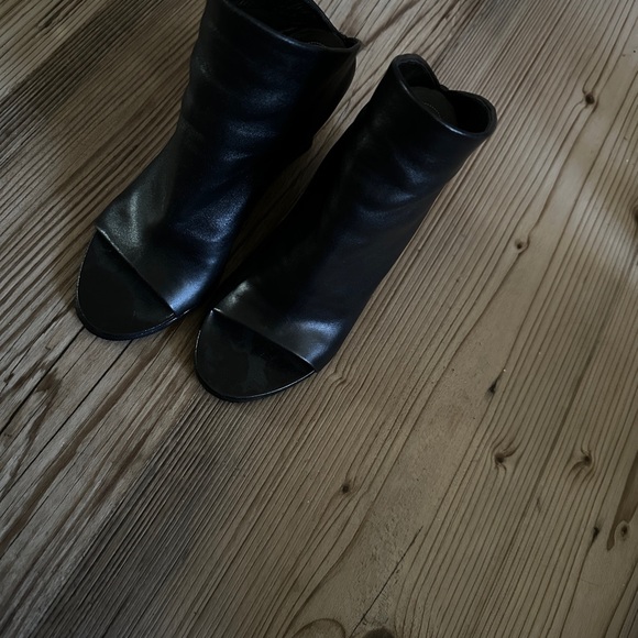 Balenciaga Black Ankle Boots Sleek Leather Design - Picture 1 of 5